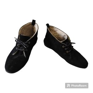 Vintage OUTDORABLES Black Suede Sherpa Lined Booties